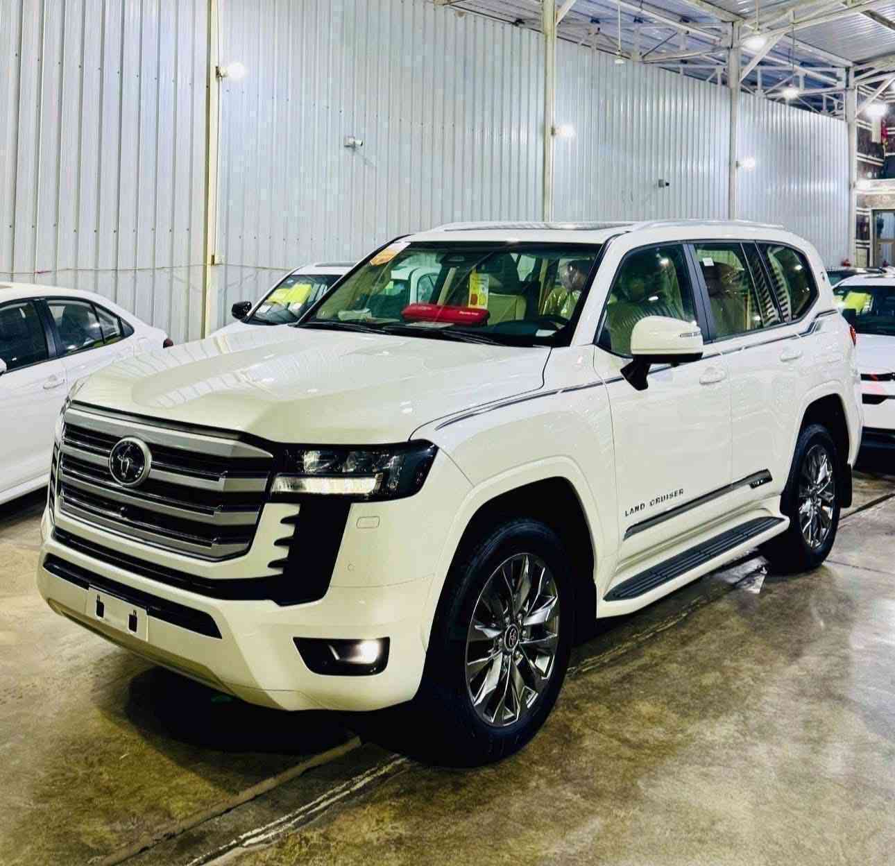 ╔═🔥♥️ مجموعة الملك لتجارة السيارات ♥️🔥══╗
🔥 العروض الأسعار نار… والأسعار راح تكون VIP لزبائنّا المميزين 🔥

☪️🌙 عروض شهر رمضان المبارك 🌙☪️

━━━━━━━━━━━━━━━━━━
🆕🚗 تويوتا لاندكروزر 2025 — الاصدار الجديد 🆕

✅الإصدار الأحدث فل مواصفات 1/1 وبأعلى تجهيز
✨ رادارات أمامية وخلفية
✨ 5 كامرات 360 درجة
✨ شاشات كبيرة بالنظام الجديد
✨ أنظمة ألامان TSS المتطورة
✨ داخل جلد فخم + كراسي المقاعد تبريد 
✨ تشغيل بصمة + تشغيل عن بعد + فتحة سقف

━━━━━━━━━━━━━━━━━━
📌 الفئات المتوفرة  🔥♥️ادللكم دلال حبايبنا الكرام 🔥

1️⃣تويوتا لاندكروز VXR .HEV هايبرد لون اسود فل 1/1
2️⃣ تويوتا لاندكروز GXR LlMTED Black Edition 
3️⃣ تويوتا لاندكروز GXR T.SS (ام الرادارات والكامرات )
4️⃣تويوتا لاندكروز VX LlMTED TSS 6 رادارت 6 كامرات
5️⃣تويوتا لاندكروز VX LlMTED TSS BLACK Edition 

━━━━━━━━━━━━━━━━━━
✅ ضمان ساس 4 سنوات أو 80,000 كم
🎁🧧16 تبديلة دهن مجانية و 16 فلتر مجاني 
💐 السعر شامل اللوحات المرورية — رقم بغداد
⛔️ البيع كاش فقط

━━━━━━━━━━━━━━━━━━
📍 العنوان: بغداد – الكريعات – نهاية شارع المعارض

📱 للاستفسار والحجز:

☎️  0772 821 1475

☎️***********  

🔥 مجموعة الملك… عنوان الفخامة والثقة والأسعار النارية 🔥
═════
