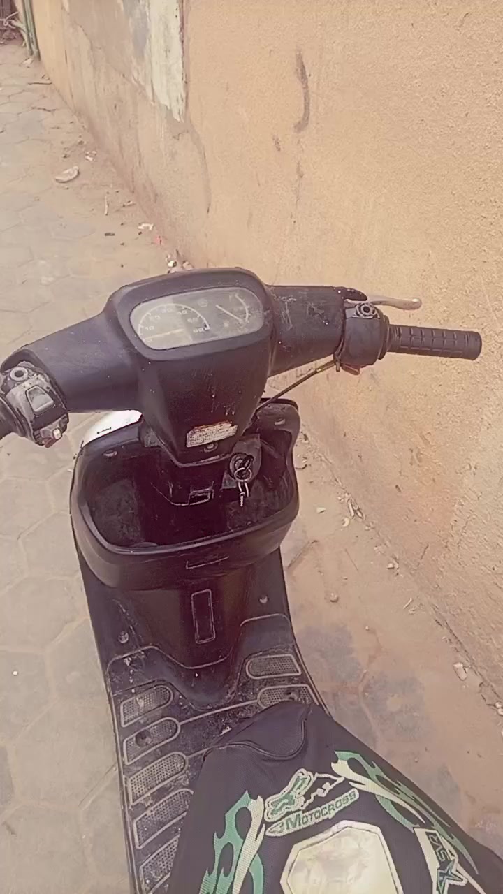 السلام عليكم
دراجه بطه للبيع هندر واحد شلعه تشك لكاع

سلف كفرات كامله سلف جديد

باتري جديد السعر 190وبيه مجال بصيط

نجف حي لانصار


**إذا كنت صاحب هذا الإعلان وتريد حذفه لأي سبب، رجاءا أرسل رسالة إلى الدعم الفني**