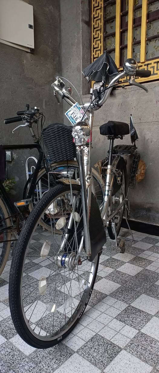 • السلام عليكم •
بايسكل ياباني البايسكل نضيف موديل 2018  البايسكل جاهز من كلشي ونضيف كير 3 نمرة،دينمو، ويالة موس(stainless steel) حجم 26 تخم تاير جديد .
-البايسكل مال جناي وعلى ايدي ونضيف كلش وبالحقيقة احلى  
مكاني واسط-الزبيدية  
السعر 110 وبي مجال . 
شراي اتصل ع رقم ***********
