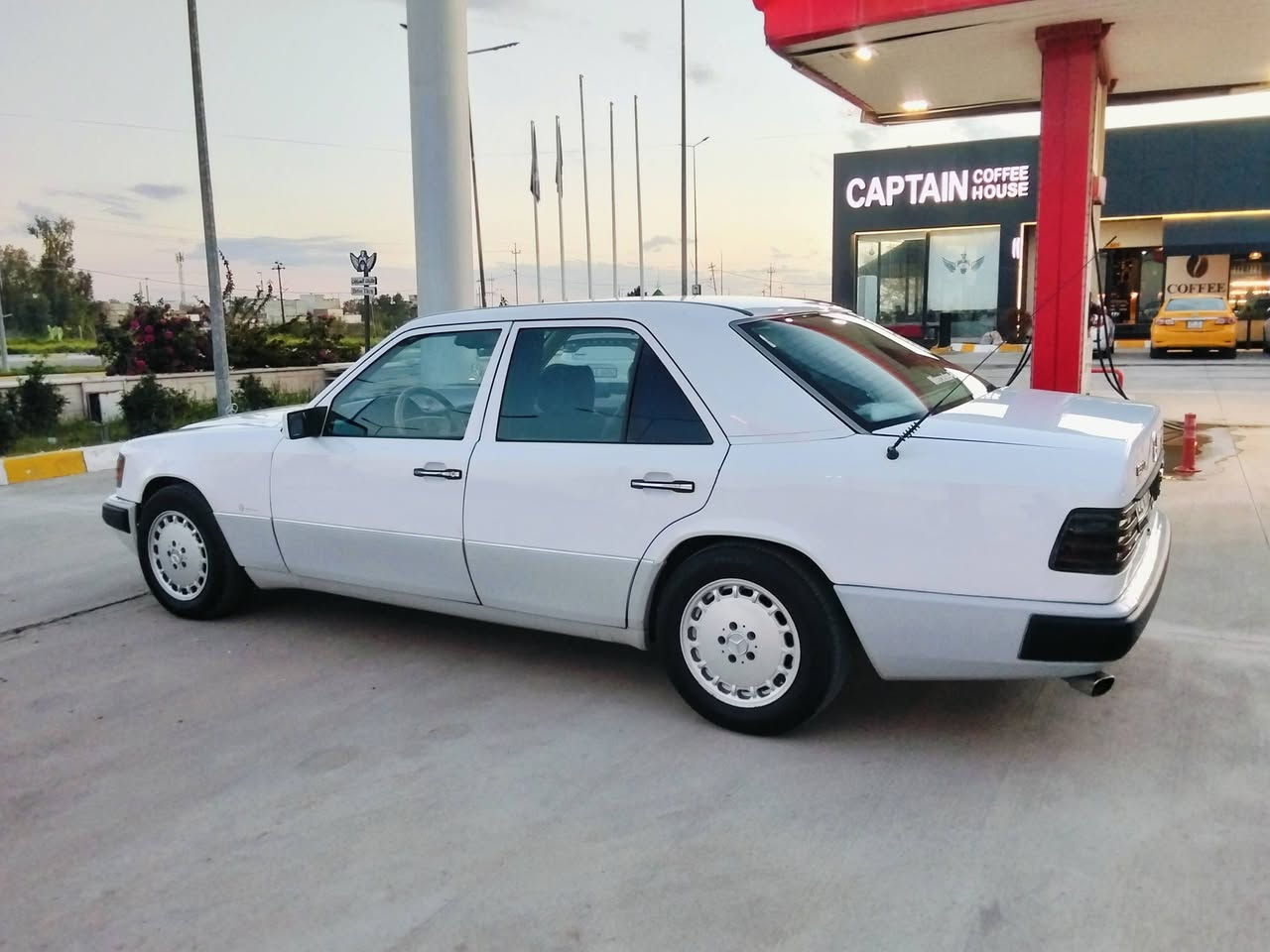 بسم الله الرحمان الرحيم سيارا مارسدس حجم سياره 300موديل 1986 مواصفات فول سلايت قفل محرك بطه 3000 ديلكو مركزي زينون ايبيس دواخل اصفر كير اتومتيك صبغ قطعتين نص بدون دواخل باقي شرط قاعدا دبل بلادي سنوي 0230 هزه رقم جديد كوبون بنزين موجود  عنوان كركوك رحيموا أذه شراي خابر تدلل.  ***********.   ***********.
