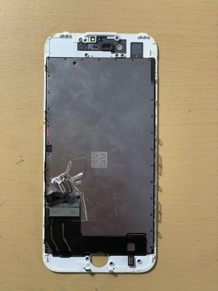 شاشة ايفون 7 عادي 
اصلية مال تفليش  ما عندي جهاز مال فحص تشتغل لا معرف 
ادفع سعر عجبني امبارك عليك 
الرقم :***********
