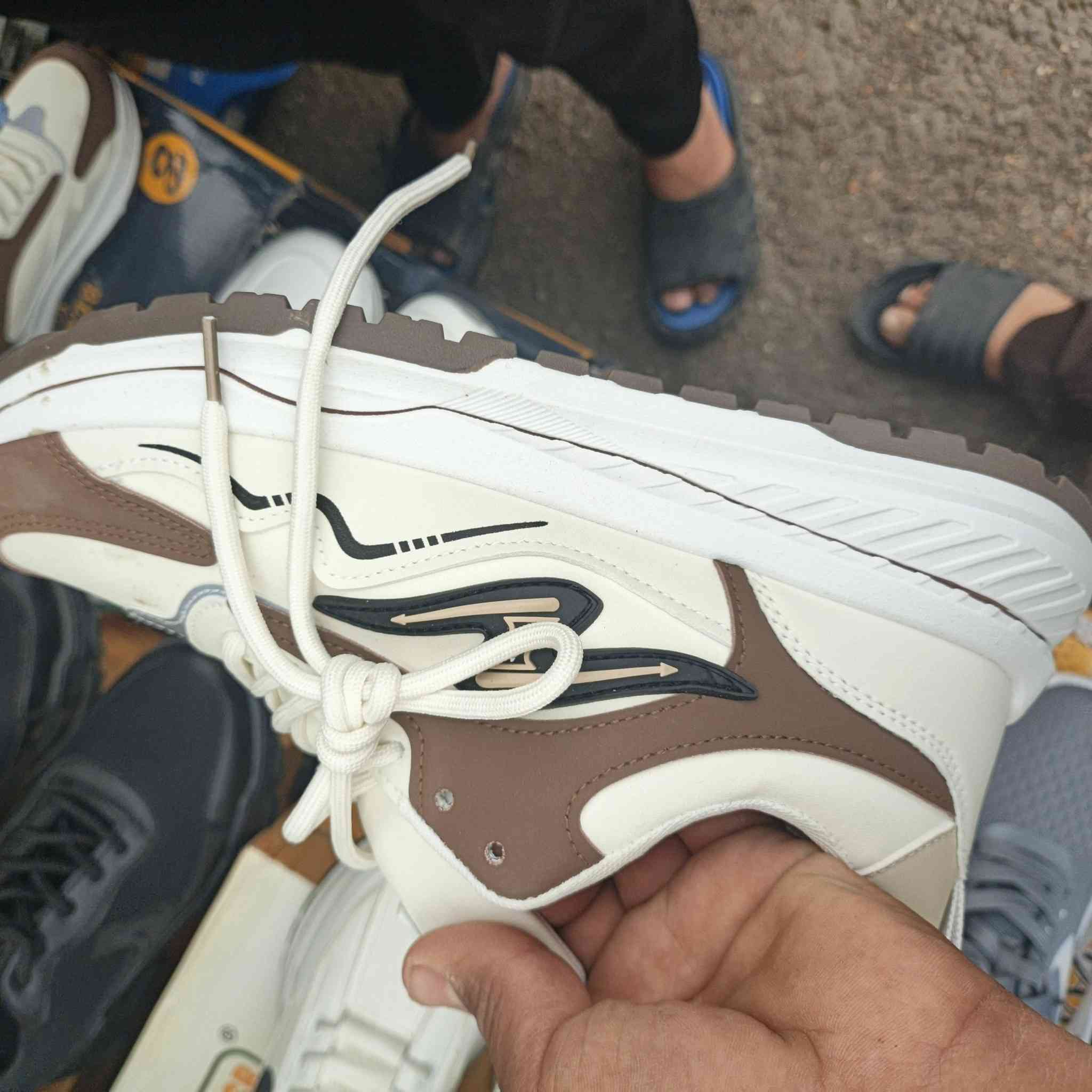 لبيع شلع احذيه رجاليه سعر القطعه 7تالاف عدد 50قطعه لبيع شلع احذيه رجاليه ***********
