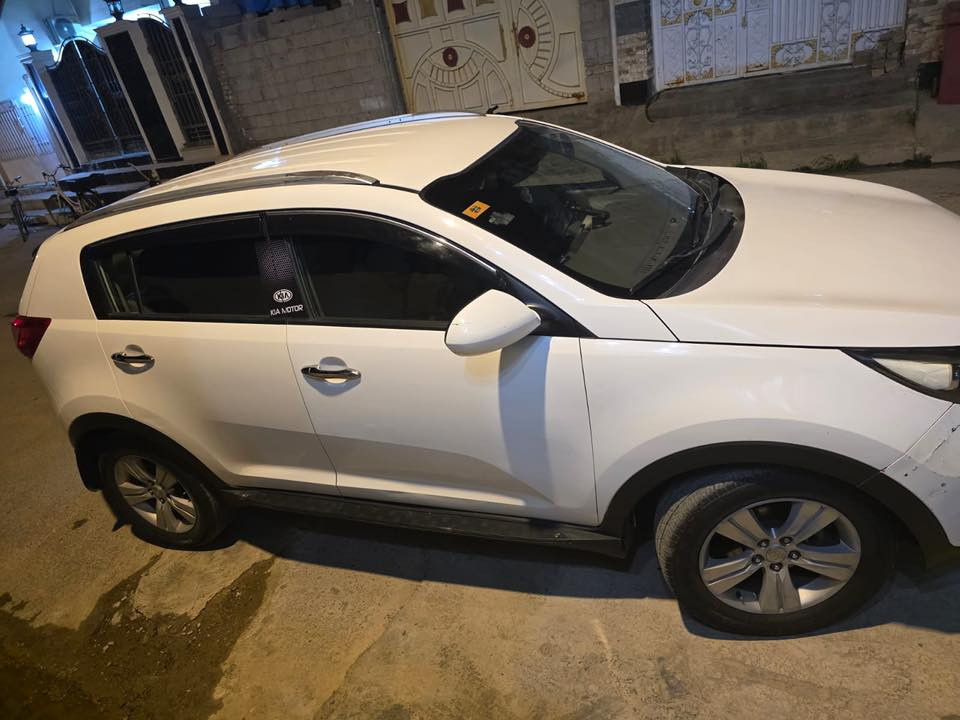 السلام عليكم 

عندي سبورتج موديل ١١ لون ابيض رقم سليمانيه بيها منظومه غاز مكفوله كفاله عامه محرك 2.4 سعر 130 او امراوس ابسورنتو  14 محرك v6  ونطيك فرق 

رقم الهاتف واتساب فقط ***********
