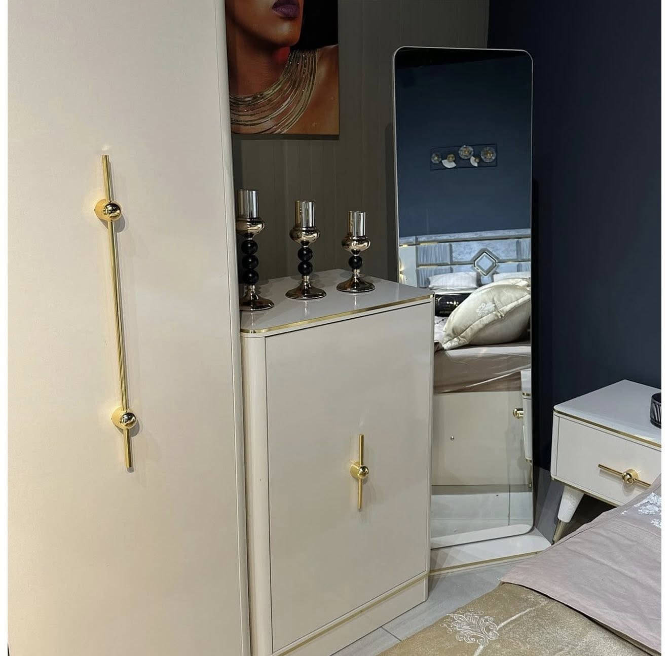 غرفة نوم تركية اخذتها من فكتوريا 
اخذتها استخدام جداً قليل بعدها جديده بمليونين ونص 
كنتور زواية 6 مترات 
كل صفحه 3 متر 
سرير مخزن قياسه 310 مع الكومديات 
مراية عمودية 
خزانة جانبيه 

و موجود الدوشك مالتها همات بعده جديد ب250


**إذا كنت صاحب هذا الإعلان وتريد حذفه لأي سبب، رجاءا أرسل رسالة إلى الدعم الفني**