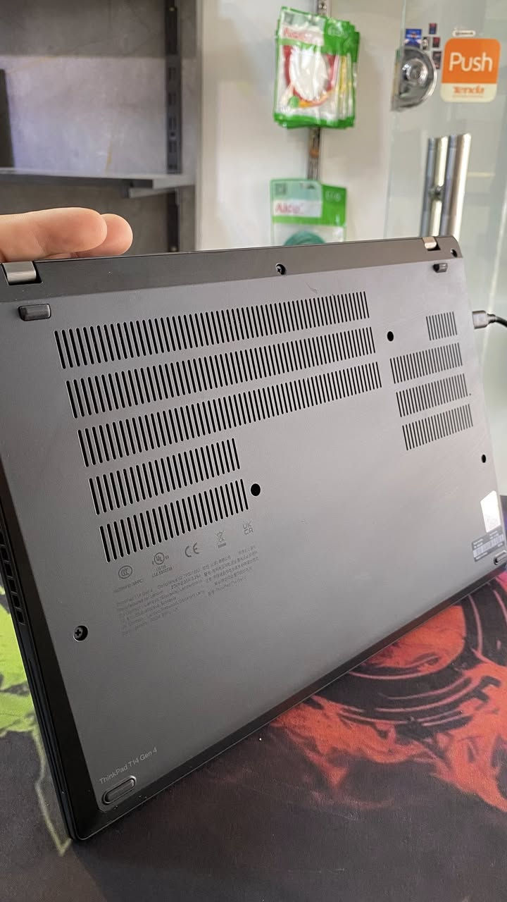 Lenovo T14
CPU: core i7 - 13Th

RAM: 16 GB DDR5

HARD: 512 GB SSD

GPU: UHD Graphics 8 GB

تجي وياها شحنتها الاصلية + حقيبة لابتوب 
السعر : 685,000
للتواصل و الاستفسار : *********** واتساب
