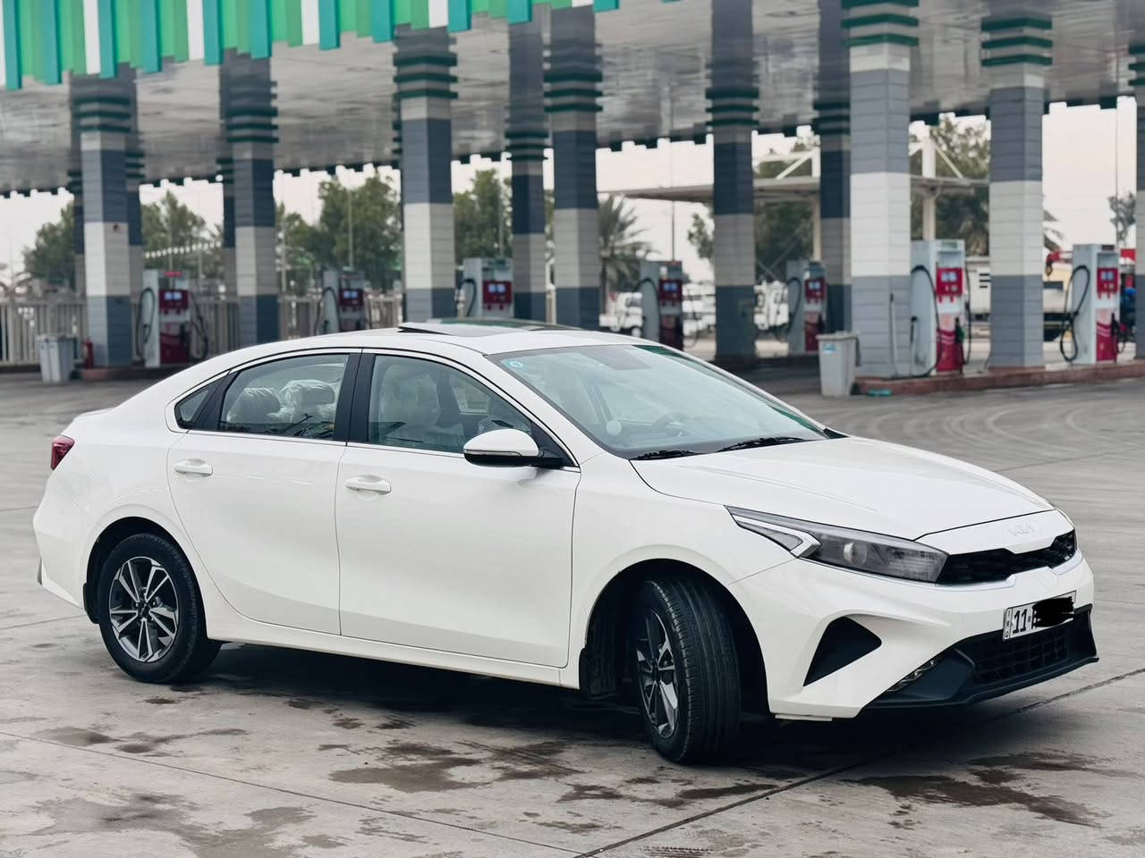 السلام عليكم
كيا سيراتو موديل 2022 
السيارة مكفولة من الصبغ و التبديل و البارد 
محرك 1600 دوش 
ماشية 50 الف حقيقي 
مواصفات
1- فتحة سلايت 
2- اشاير بل مري 
3- ويل كب اصلي 
4- تبريد قطعتين 
5- شادلهة شاشة اصلية ابل كاربلي
6- وشادلهة منضومة زنون اصلية 
7- بيهة سويجات عدد 2 مال الشركة
8- حساس خلفي 
9- لدات امامية + بروجكترات امامية 
داخل السيارة لونين اسود و صحراوي
السبير و العدة مالتهة بعدهن بحالة الوكالة مانازلات 
السعر 172 وبيهة مجال شي بسيط  بغداد الشعله
للاتصال ***********
