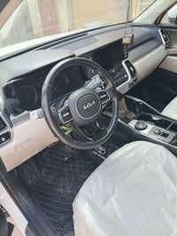 سياره سرنتو ٢٣ خليجي فوال عده الربع كامرات سياره مشيه ٤٣ جديده رقم ٠٧٧...