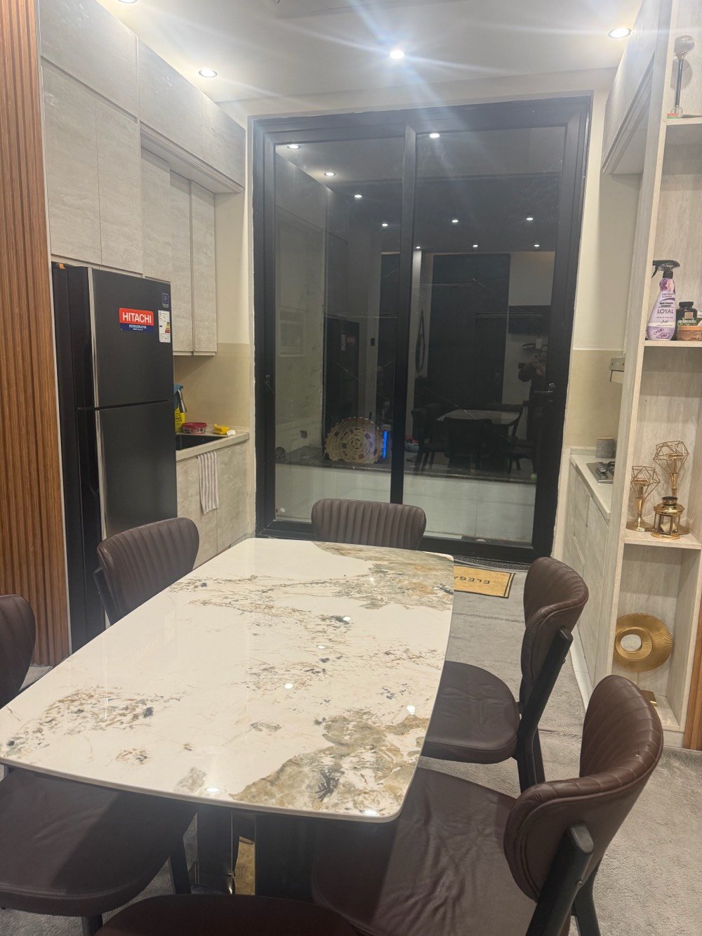 السلام عليكم

الدار للبيع



المساحة 10*10 = 100 م



البيت ضمن طابو زيونه مزرعه حمدي



يحتوي على 5 غرف نوم و3حمام واستقبال وصالة ومطبخ



حديقة خارجية



شلال داخلي



سنة البناء 2024مودرن



مجهز بتكيفات سقفيه مع كاونتر  اسباني



البلديات - حي التجار مقابل الامن العامة



قرب الشارع العامة



الاستفسار اكثر الاتصال او ارسال رسالة على الواتساب



***********



***********