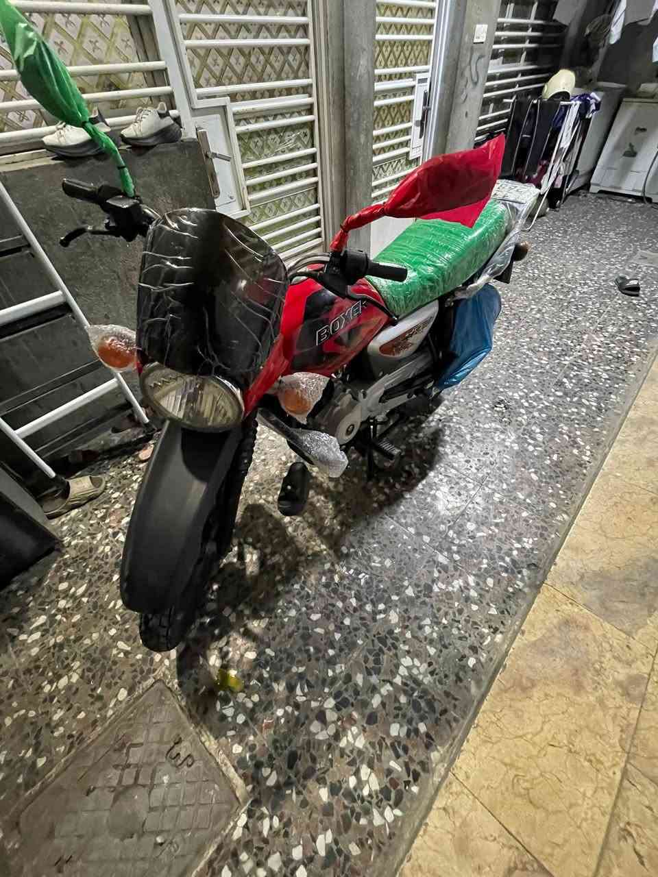 سلام عليكم بوكسر مديل23رقم نكليزي بسمي تحويل ثاني يوم رقم بغداد  دراجه مكفوله مامتعوبه مال بيت دراجه خير من الله
السعر 2600وبيه مجال حك الجيه
الرقم ***********
