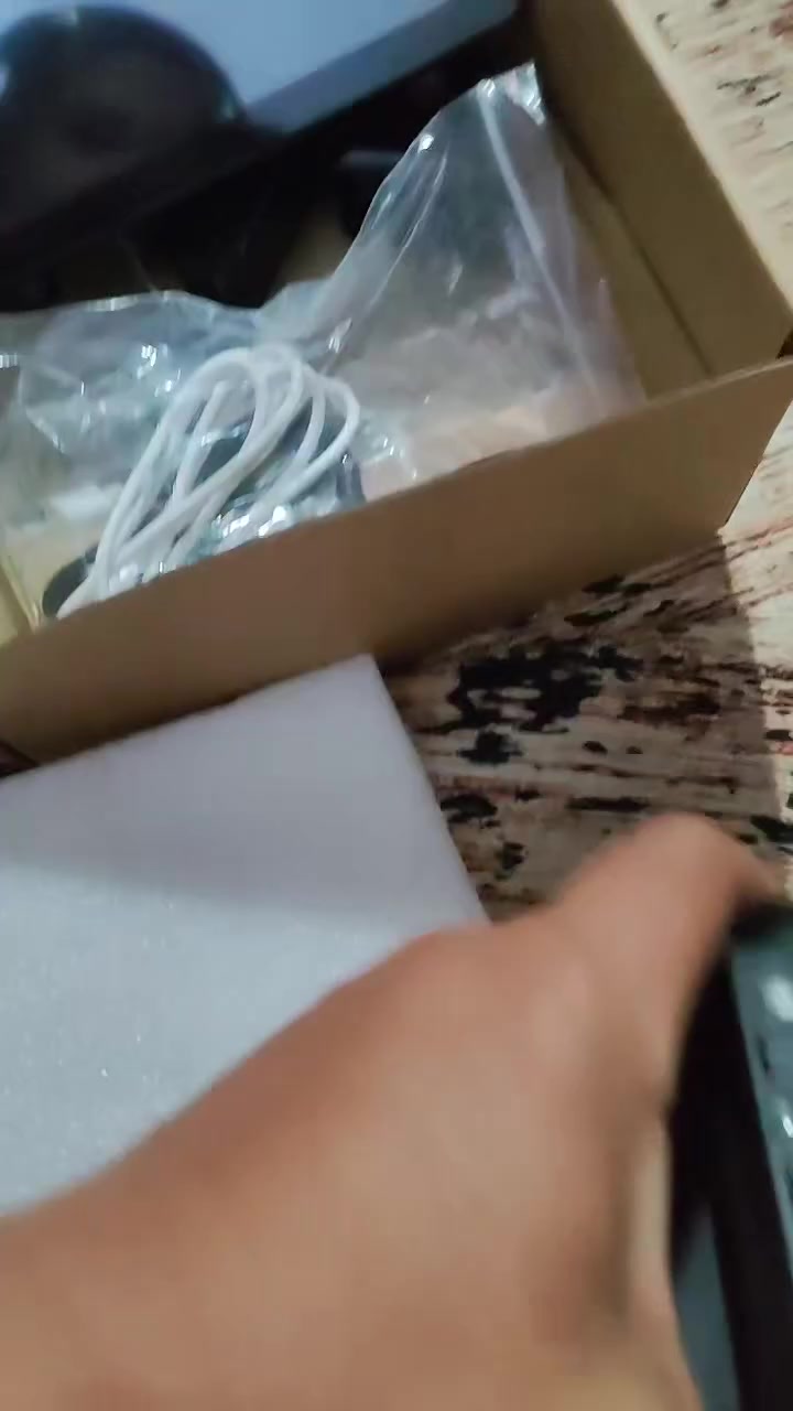 كاميره ضخمه تشحن طاقة. شمسية وتايب سي   ووياها شاشة  وملحقاتها كامله  وجديده وشغاله ب٢٥ الف


**إذا كنت صاحب هذا الإعلان وتريد حذفه لأي سبب، رجاءا أرسل رسالة إلى الدعم الفني**