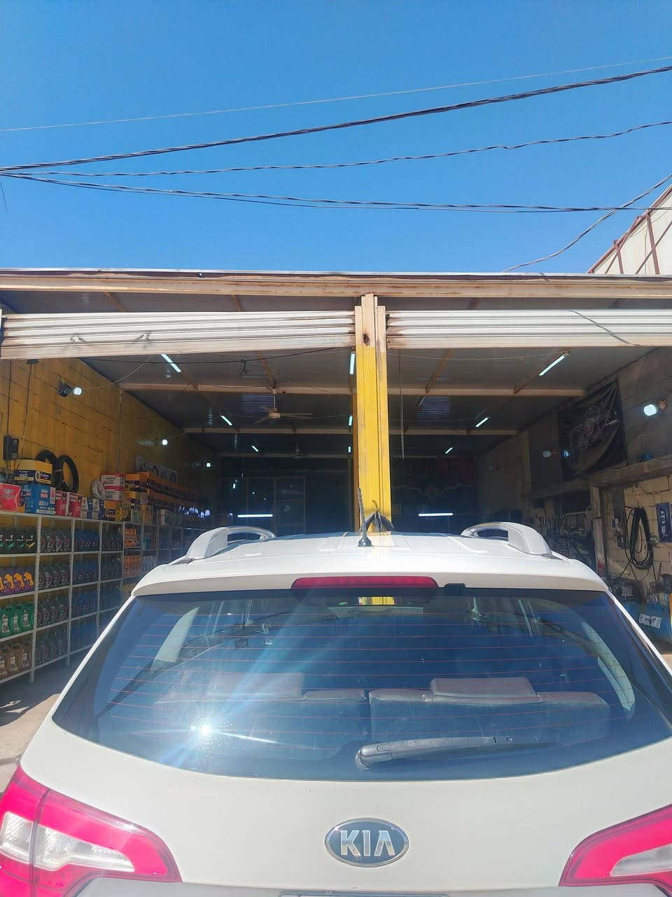 متاح سورنتو ٢٠١٥ خليجي
سليمة من الحادث يعني مكفولة 
 مواصفاتها كاملة ماعدا البنوراما
ماشية ٢٠٠
سنويتها بأسمي سيد عقيل الشريفي
السعر 190$ مع المجال البسيط
المكان بغداد كرادة مريم 
 رقم الهاتف ***********
