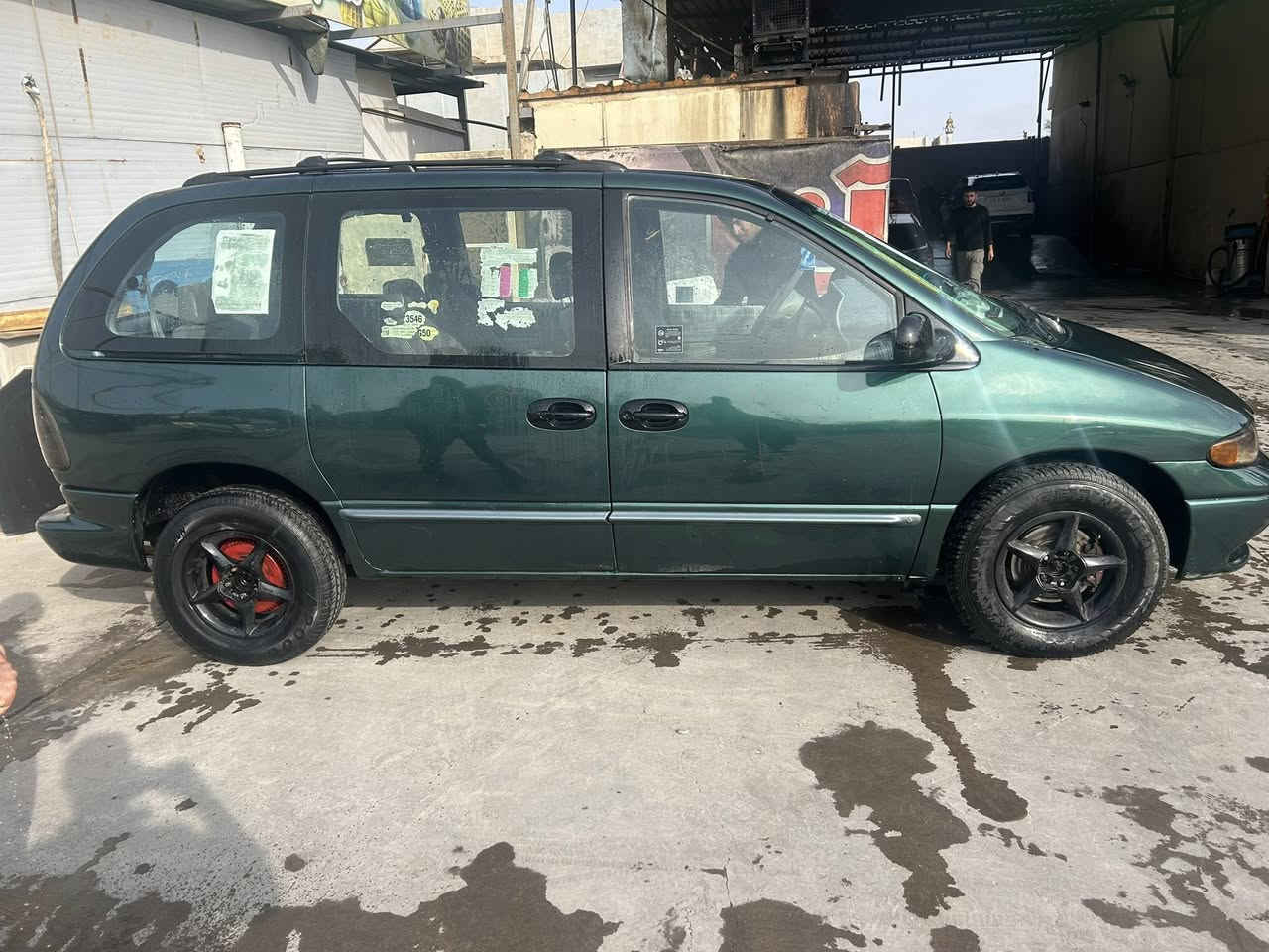 السلام عليكم ورحمته الله وبركاته 
سياره دوج كرفان 
موديل 1998 صبغ عام 

للبيع بسعر  42 ورقه قفل 
كير ومحرك  مبدل الى 
تويويتا كاميري (2000)ام الجف 
اربعه اسطوانات 
السنوية ينتهي اب 2026 شهر السادس 
صاحب السنوية اب كركوك 
شرط التحويل 
مكان السيارة كركوك
غير متواجد علا الفيس 
رقمي  الاثير 
***********
