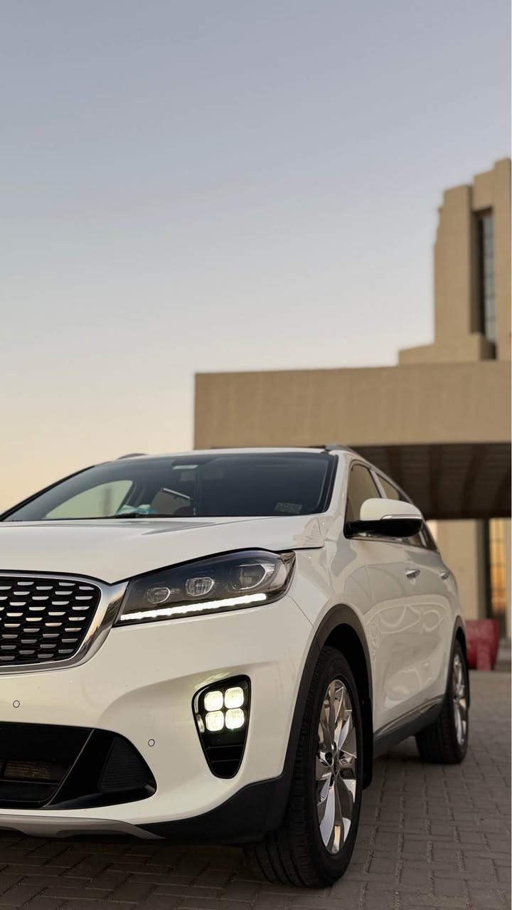 السلام عليكم كيا سورنتو موديل 2020 خليجي مكينه 6 سلندر رقم بصره كفاله ضربه وتبديل وصبغ حته دعاميات استلام شركه من الزيرو لهسه عندي مكينه وكير كفاله فول مواصفات قماره حديد  ماشيه 90KM جديده السياره . 
السعر :268
العنوان: بصره 
رقم الموبايل:*********** البصرة, العراق
