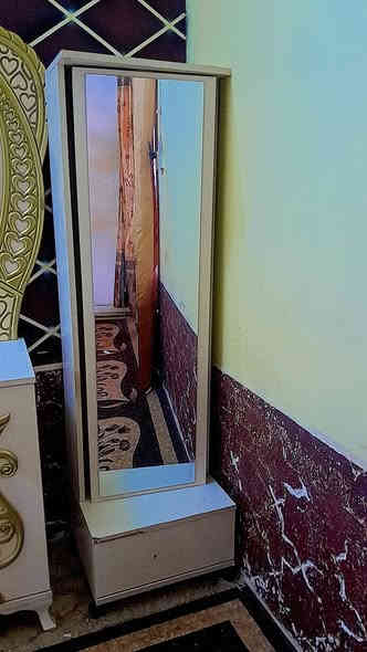 سلام عليكم غرفه تركيه مستعمله قليل  النضافه 90٪  مكان عفك..  السعر..  750..  ***********
