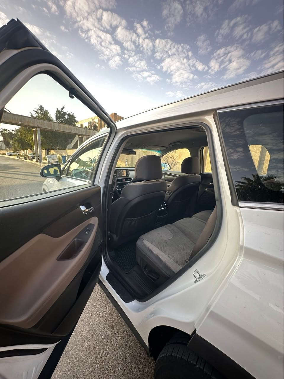 السلام عليكم 
هواندي سنتافيا
2019 خليجي
بصمه
7 راكب
3 قطع تبريد
لايت لد
بكلايت لد
لد نهار
كشنات ثنين كهرباء
داخل قرميدي
السياره بيها بارد بلباب 
وبيها بطش واكع ع قماره⚠️
رقم اربيل تحويل ثاني يوم
السعر176 وبيها مجال حك الجيه
*********** بغداد, العراق
