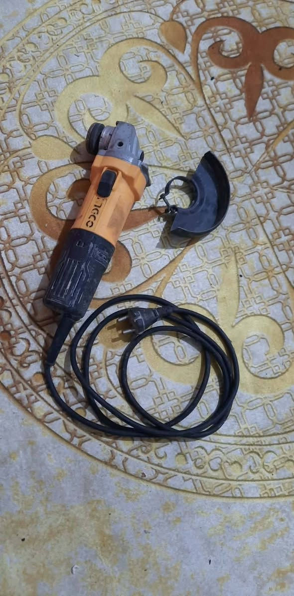 مكاني البصره تنومه صالحيه
ليزر اسخدام مره واحد السعر ٥٠الف وبي مجال 
كوسر شغال ماركه انجيكو السعر ٢٥الف فقط دكمه ضاله مشتغله ما تنطفي الرقم ***********
