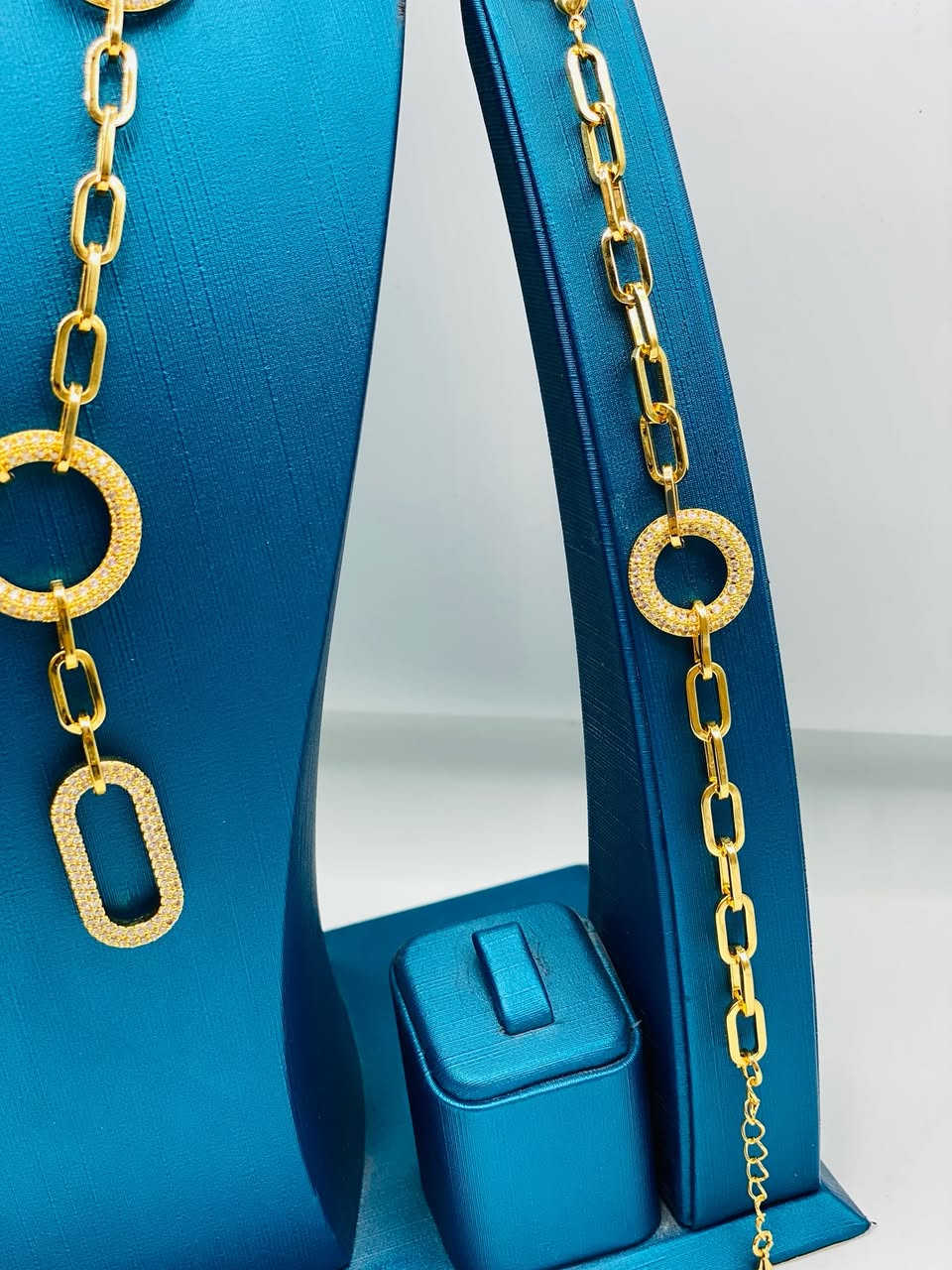 سيت ذهب برازيلي فاخر
أناقة تكمّل إطلالتك بكل المناسبات 💛
✔ طلاء ثابت
✔ لمعان راقي
✔ كوالتي عالي
✔ تصميم ناعم يليق بكل الأذواق
اختيار مثالي للهدايا 🎁 أو للتميز بإطلالة فخمة 👌
📩 للاستفسار راسلوا الصفحة
🚚 توصيل متوفر إلى كافة المحافظات
#ذهب_برازيلي #سيت_ذهب #اكسسوارات #هدايا #ترند


**إذا كنت صاحب هذا الإعلان وتريد حذفه لأي سبب، رجاءا أرسل رسالة إلى الدعم الفني**