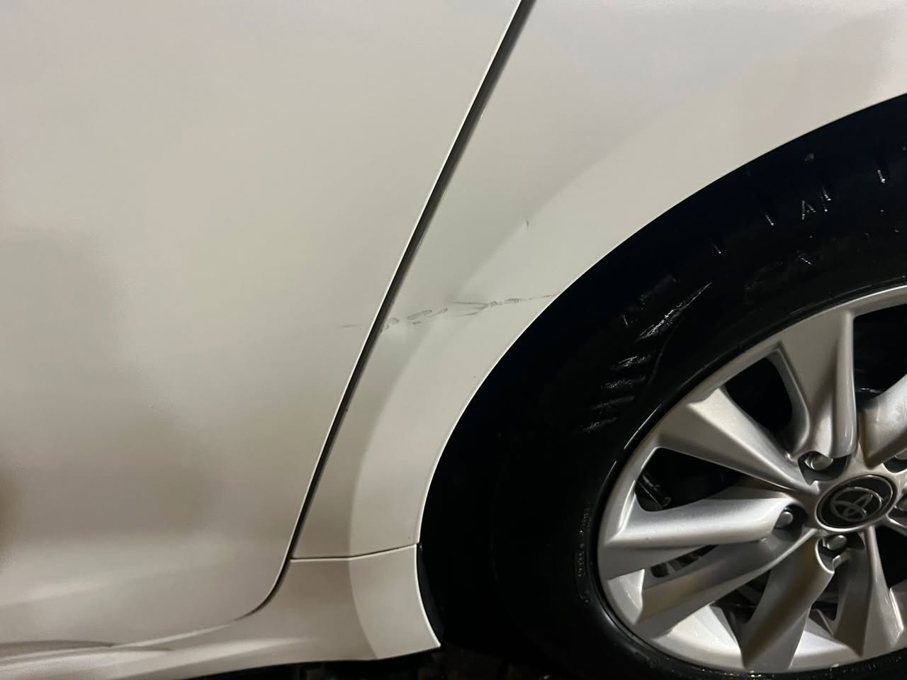 السلام عليكم
للبيع تويوتا كورلا هايبرد موديل 2024

فول مواصفات HEV الشكل الخليجي  رقم بغداد تحويل مباشر  ماشيه 54 الف.   
 
مكفوله من الصبغ بيه رصعه بالجاملغ وشويه شخط صغير على كد اصبع  
                                                                                     
السعر 142  

للاتصال ***********

مكان السياره بغداد / الزعفرانيه
