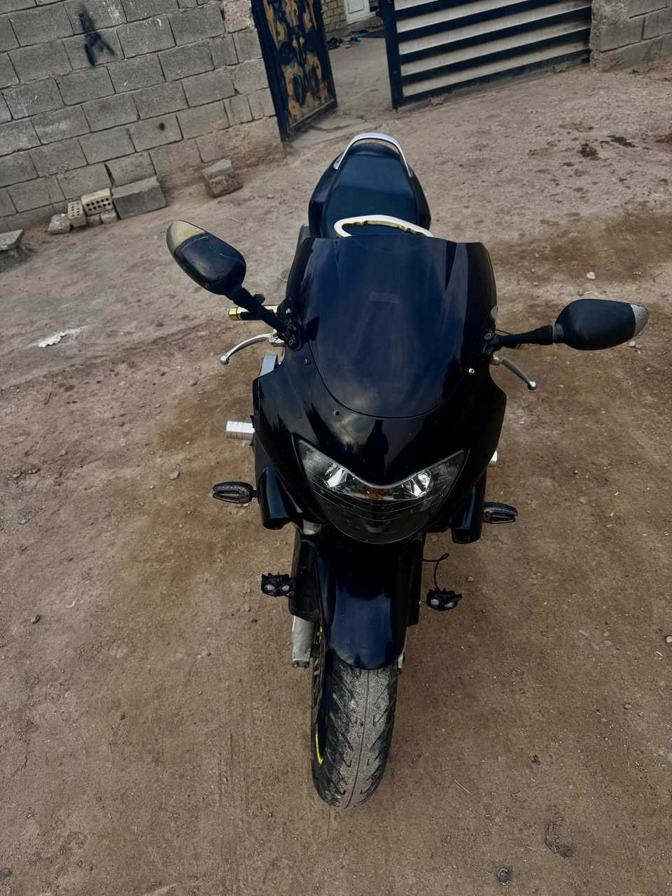 *********** اتصال      او    واتساب
للبيع فقط.                       F. 600
افواري 600 
                                  المكان الانبار الرمادي 
   
الدراجه متعوب عليه   ما تصرف عليه لو ربع. 

السعر. 18 $  حك جيتك. تدلل.       الدراجه ب التصوير مضلومه ب الواقع تخبل 

مكاتبه. فقط وياهة.   تجي تاخذه من باب البيت.  اكفله من السرقة   

الدراجه. تجي تفحص بعينك
تعجبك. تصعده. وتروح وع راسي الجميع
