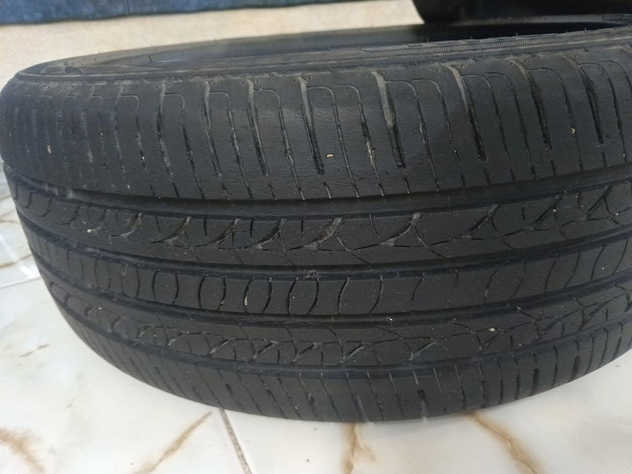 من رخصه الادمن اخوان تخم تايرات مستعمل اكسنت  ١٦عله٥٠عله ١٩٥نضيفات مكانهه بغداد حي العامل شارع السكلات ***********   ٧٥الف

