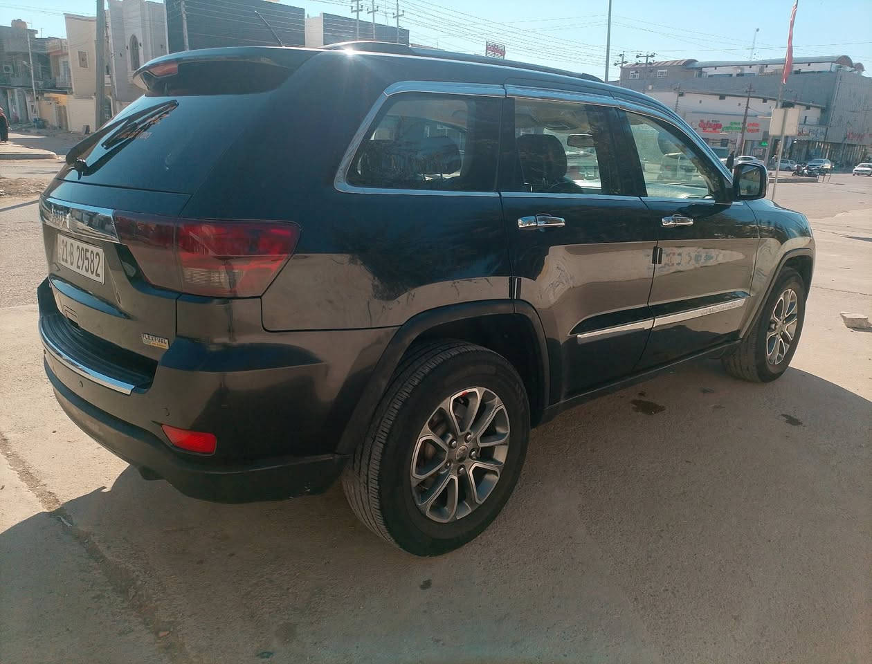 جيب موديل 11 بيه قطعه صبغ واحده  والابقي مكفوله مكان سياره بعقوبه تحرير السعر 150 وبيه مجال  
***********
