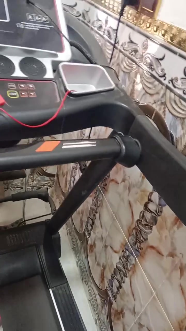 السلام عليكم جهاز جري للبيع وبي جهاز تكسير شحوم يحمل وزن 150 السعر 350 وبي مجال المكان كربلاء الحسينيه للاتصال الرقم ***********
