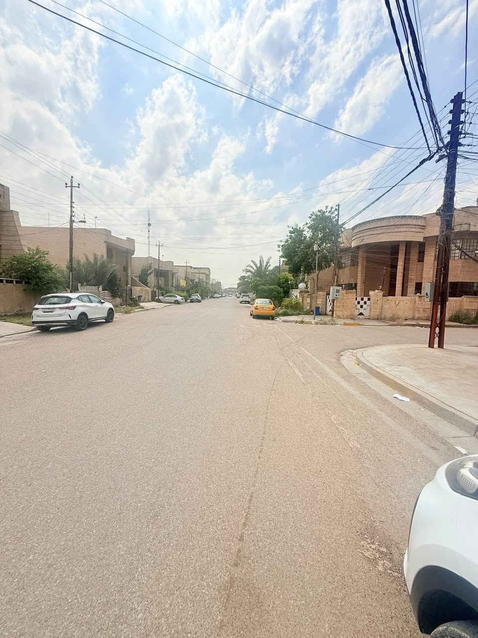 السلام عليكم 
قطعه ارض للبيع في حي الجهاد منطقه المخابرات شارع ٢٠ 
مساحتها ٢١٠ ركن واجهه ١١ ونزال ٢٠ تتقسم حسب الطلب مقابليه تشجير 
للاستفسار اتصل على
***********
ابو مرام للعقار ☎️
يوجد خدمه واتساب للرد السريع 
ونستقبل جميع استفساراتكم 🏠🌸
