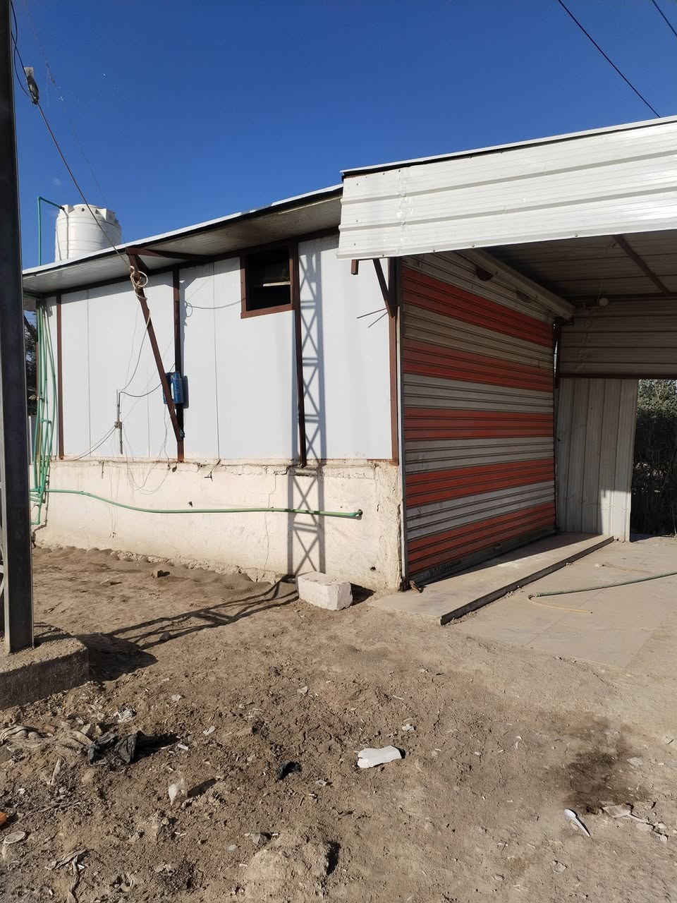 كرفان للبيع مع باب كبنك وسقيفة
العنوان ناحية الفضلية منصوبات انت تحلهم وتاخذهم السعر بما يرضي الله المحل 4 × 5 ارتفاع الساندويتش 2 متر الهاتف ***********
