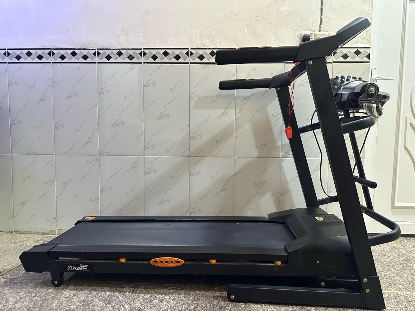 جهاز جري نظيف جداً
نظام جري ومشي وجبلي بسرع مختلفة
حزام هزاز بطن 
مكاني بابل / مركز الحلة