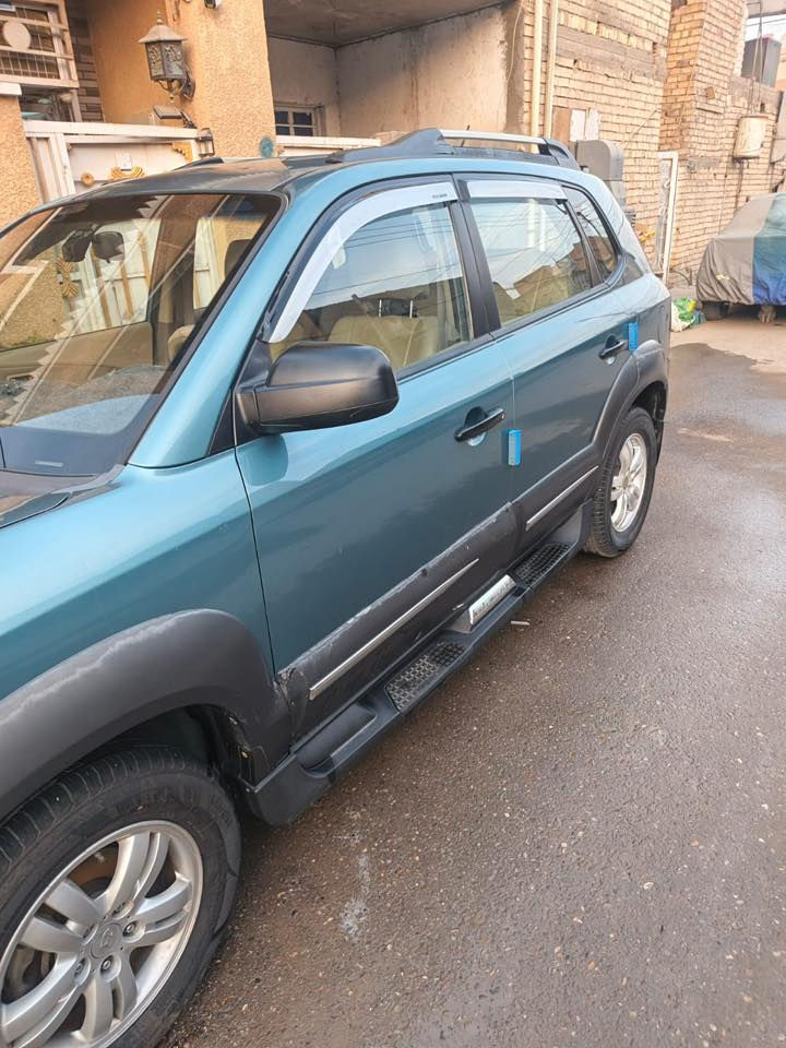 توسان 2008 جديدة مكفولة من الصبغ والحادث السيارة ابلادية محرك كير كشر مكفول  السيارة خليجية رقم بغداد باسمي ماشية ١١١ محرك 2000 كامرة خلفيه السعر ١١٠ وبيه مجال بسيط عنواني بغداد ***********
