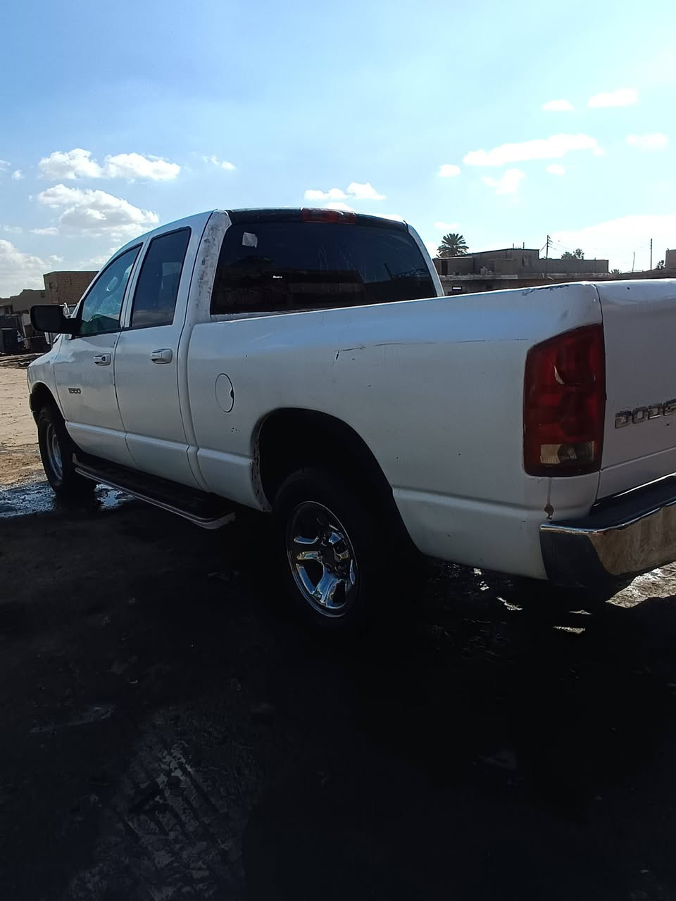 السلام عليكم للبيع دوج رام 2004 مزاد وزارة الداخلية السياره جديده  شواصي بدي كشر كله جديد مكينتها ضعف قليل كير نضيف  تبريد تدفئه صدر تخم تاير  نيكل منضومه زنون شاشه سماعات خير من الله دواخل كلها جديده كير عادي معاملتها مستلمها مال ترقيم وخصصتلها رقم ورقي السياره حلوه مال جناي السعر 63 وبيها مجال حك الجيه مكاني بابل مركز مدينه 📞***********
