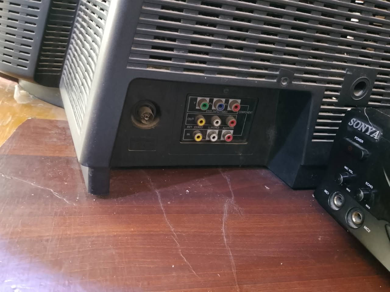 سلام عليكم ورحمه الله وبركاته 
تلفزيون LG قديم ونظيف 
دقة ووضوح عالب دمعة يفيد للريترو والمشاهدة 
جهاز نظيف بس يحتاج تنظيف الكفر ماعليه شي
سعر التلفون 60 شامل التوصيل 🌹


**إذا كنت صاحب هذا الإعلان وتريد حذفه لأي سبب، رجاءا أرسل رسالة إلى الدعم الفني**