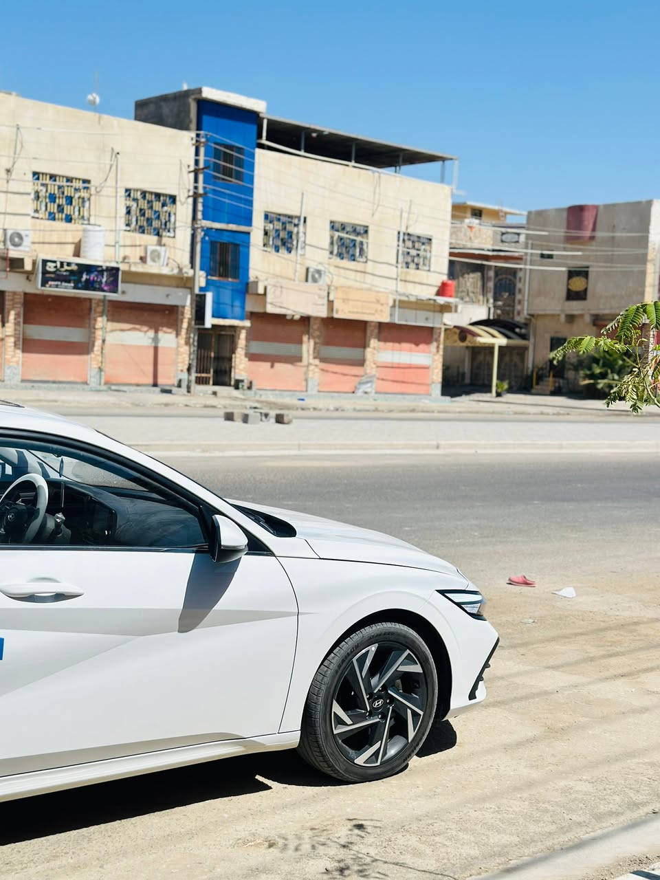 السلام عليكم النترا تجميع مديل 2025 كفاله عامه 

ما عده بارد كد اربع اصابع كلش خفيف 

وما مبين والباقي كفاله عامه عله 

وضع شركة فول مواصفات بصمه 

فتحه حساس امامي خلفي لايت زنون 

عالي ناصي بلادي لد نهاري ويلكب حجم 17 
M

تبريد خلفي مثبت سرعه فول تحكمات 

بيهه بعد هواي مواصفات سياره تراي مال 

زيرو رقم اربيل سنويه ال2030 بسم شركة 

تريد تحويل تريد وكاله 

سعرهه 147 وبيها مجال 

مكاني بصره ابي الخصيب 

رقمي***********
