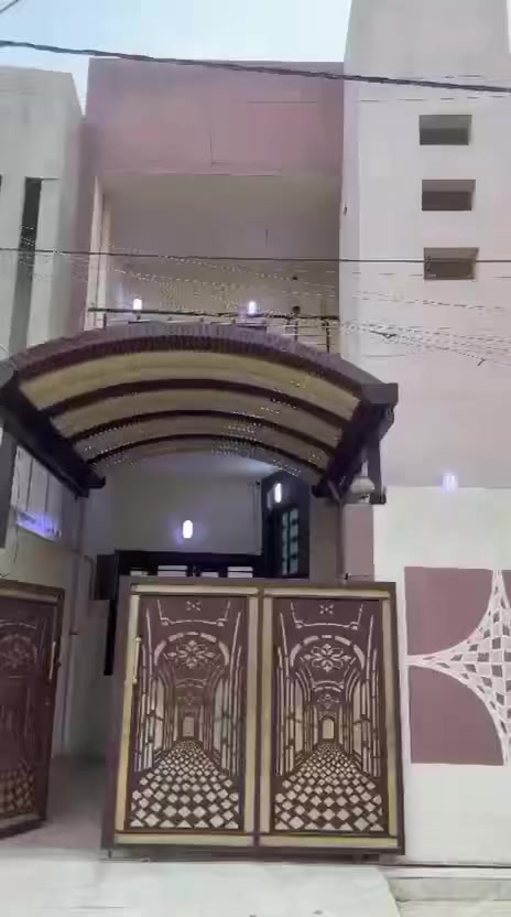 دار للايجار في منطقة ال 55قرب صيدلية القاضي يتكون الدار من استقبال وهول ومطبخ والطابق الثاني من غرفتين نوم وملحق صحيات سعر الايجار الشهري 350الف 
للاستفسار ***********
