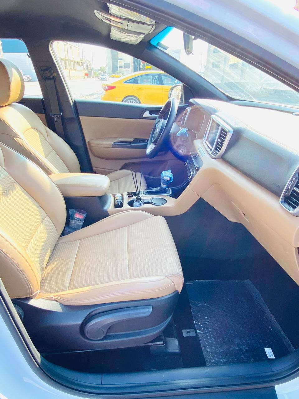 سلام عليكم سبورتج خليج بوضع زيرو شركه دوليه العامه مديل 2020ماشيه 18حقيقي بعدها بلايلون شركه سويجات ثنين رقم بغداد انكليزي الدولي بسمي تحويل اي مكان  تايرات شركه بيها سبير ما نازل شاشاه جبيره كار بلي بلادي وكامره بلاديه كشنات جلد مريات شفط حساسات خلفي امامي سياره كفاله عامه من شخط من بارد من طخه من شخط من كلشي مكان سياره واسط كوت رقم الهاتف ***********
