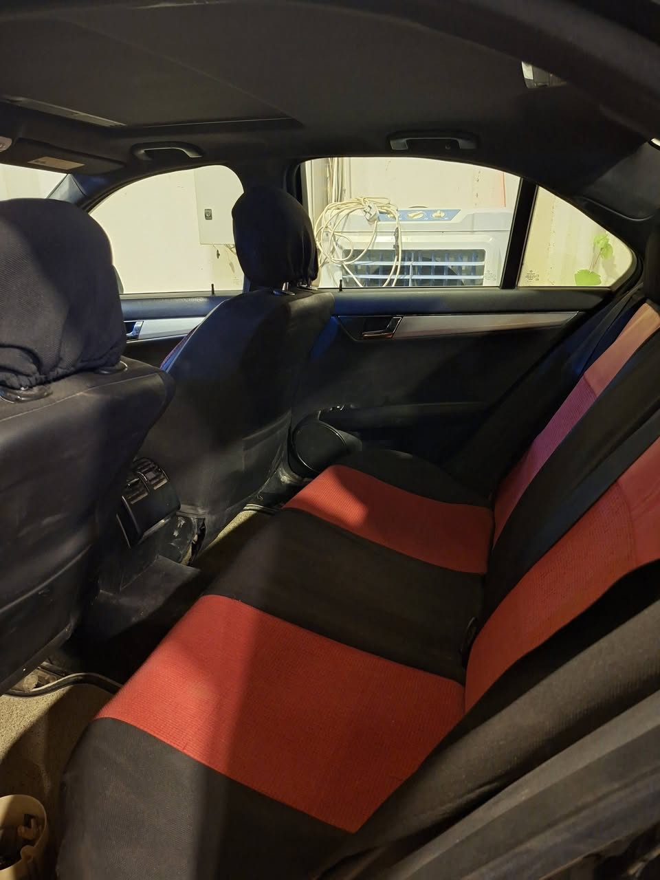 مارسيدس c300 شكل الرياضي
موديل٢٠١٠ وارد أمريكي محرك 6سلندر سبورت 
بيه ضربه بالجاملغ والبنيد مصبوغ ابيع حزام 
محركه بي خربطه تعتعت السياره مااعرف شبيه 
سعر 85 
العنوان الفلوجة 
*********** وتساب
