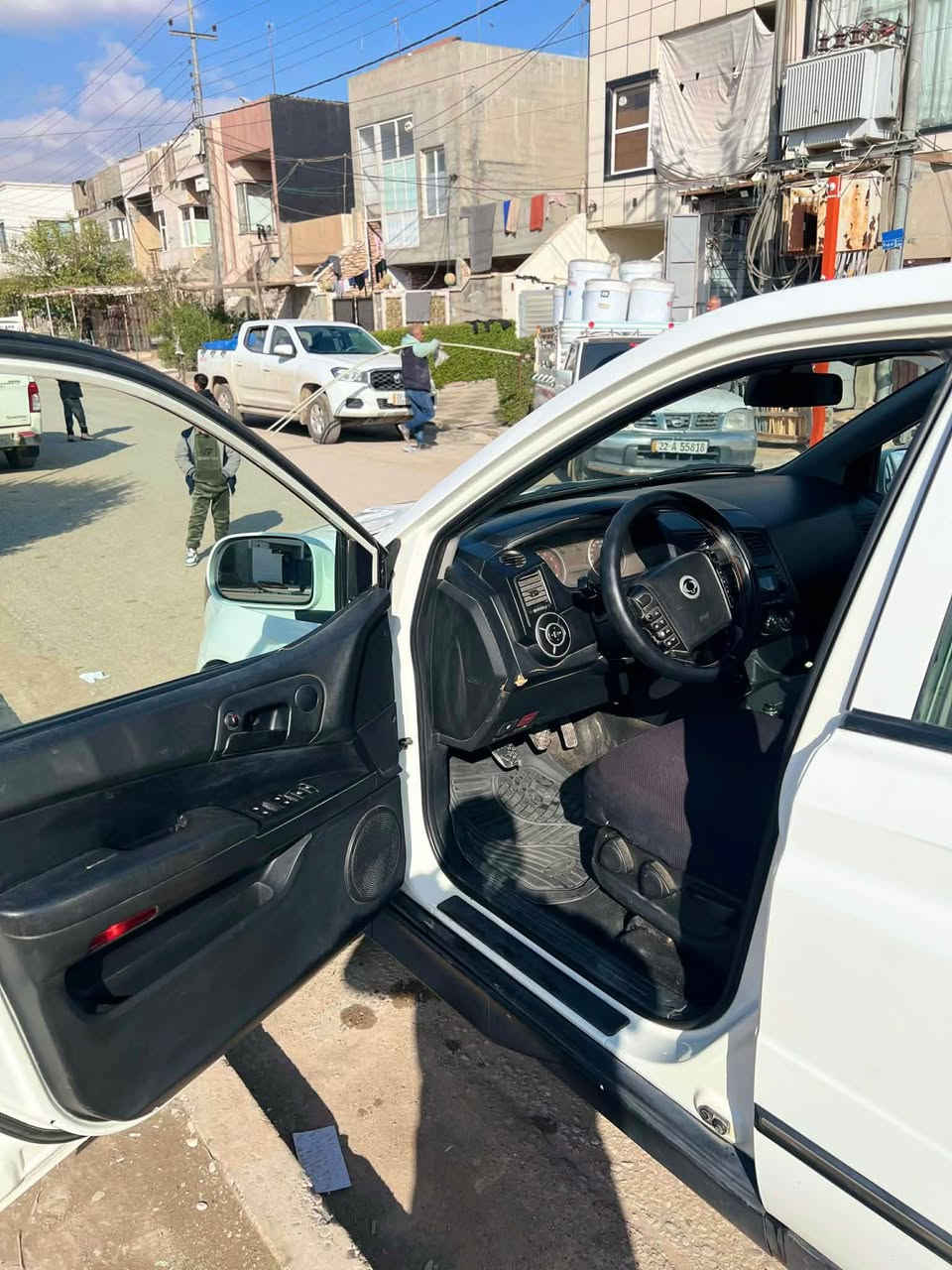 سانیۆنگ ٢٠١٢مەكینە. بەنزین دەبڵ ئەكسل سەیارەكە بەس دەركی بۆدیدوبست سبوغە هیچیتری نیە 
مەكینەشی كەمێك بوخاری هەیە بێنەقسكردن
نرخي٨٧وەرەقەو كەمێك مەجال
*********** أربيل, العراق
