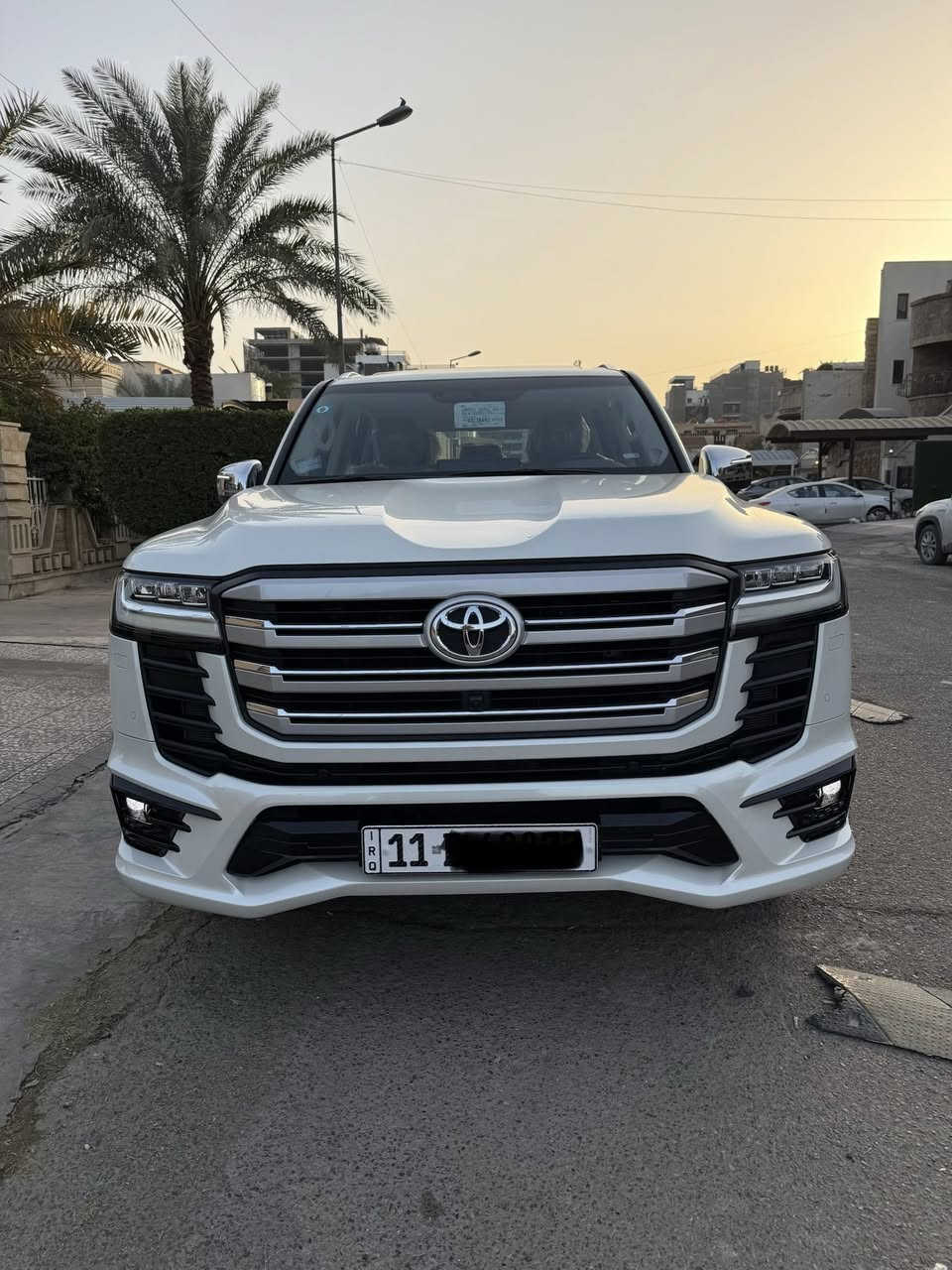 السلام عليكم
لاندكروز    ٢٠٢٤   VX  بلس 
 (((   ماشيه   ٤   الاف  فقط    )))
محرك                  ٣٥٠٠        تون توربو    

ضمان شركة ساز  صيانة مجانيه تغيير زيت وفلتر مجاني  لغاية  ٢٠٢٨

السياره  رقم  ((بغداد   مميز))     السنويه  بسمي

مكفوله من كلشي لا صبغ ولا بارد ولارصعات ولا دبل كود حتى الجام مكفول من الكسر والفطر
مواصفات 
---------
-محرك  ٣٥٠٠   تون توربو
-سلايد روف
-جميع الكشنات كهرباء وتدفئه تبريد حتى الصف الاخير
-كرسي السائق خزن ثلاث وضعيات للذاكره
-تشغيل عن بعد + دخول ذكي 
هاندربيك بصمه + اوتو هولد 
-كشنات جلد
- لايت   ٣   عدسات  ولد نهاري امامي وخلفي 
-٥  كامرات  ( ٣٦٠  درجه)
-رادار  جانبي
-رادار خلفي
-حساسات امامي خلفي
-فور ويل  وانظمة تركشن ودفلوك ونظام زحف
-فول تحكمات ستيرن
-نظام صوت سماعات   JBL
-شاشات خلفيه
-زراك لايت
-بصمه عدد ٢
-الهوك الخلفي بعده بالباكيت ما مشدد

وبقية المواصفات المعروفه في فئة  VX
وكل عدته وكتلوكاته وارضياته  وسماعاته  بالباكيت ما مفتوحه ولا مستخدمه

المكان  بغداد / المنصور   
للاستفسار       ***********
السعر   ((  ٨٢٠   ورقه ))

ملاحظه  
---------  
اخوان نفس مواصفات سيارتي بالضبط 
سعر الزيرو  ٢٠٢٥  بشركة ساز    ١٤٠   مليون   دينار
تطلع بالدولار    ٩٣٥   ورقه    تقريبا 
اني سيارتي حاله حال الزيرو ومكفوله من كلشي 
وعارض بسعر مناسب لان اريد ابيع ولشراي خلي يتأكد من الشركة قبل ما ايخابرني
