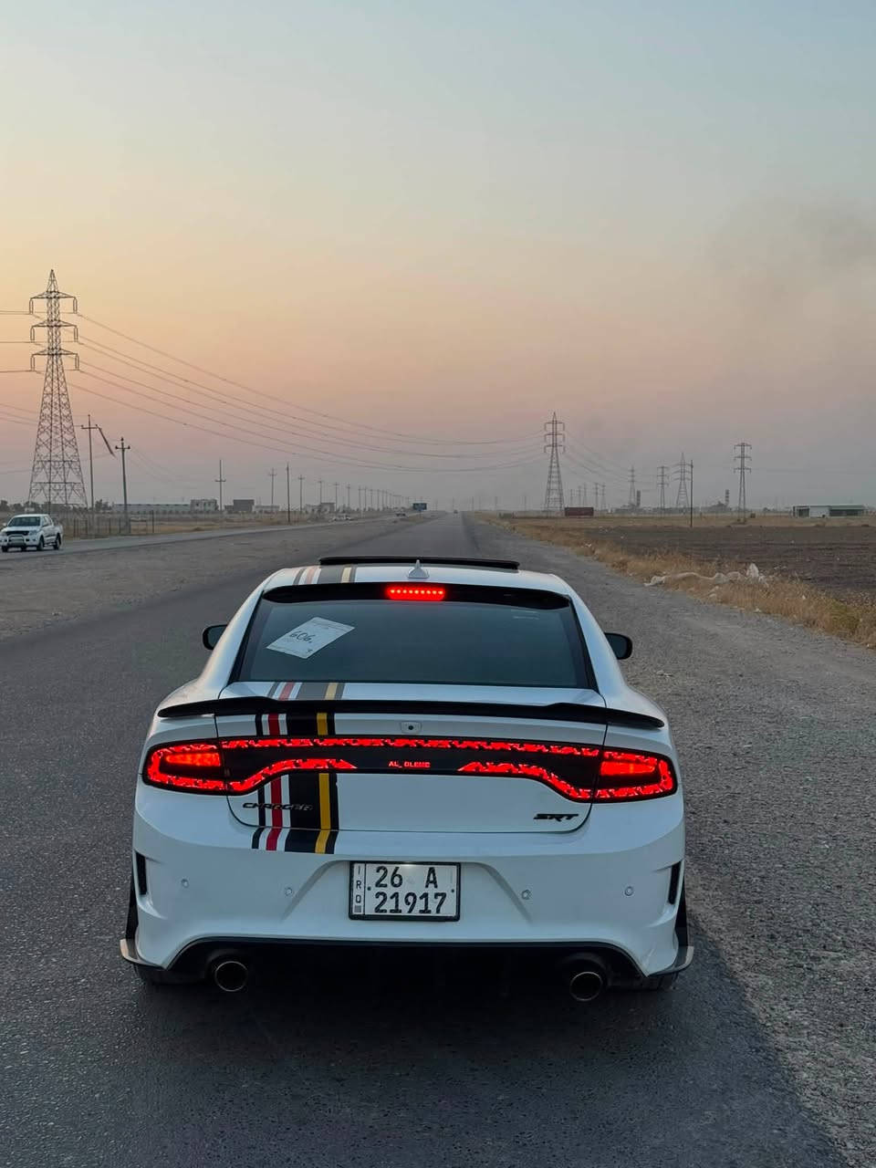 السلام عليكم 
دوج جارجر 2018 SXT plasفور ويل 
فول مواصفات 
فتحه 
شاشه جبيره 
شفاتت ستيرن 
تدفئه وتبريد بالكراسي 
تبريد خلفي 
بصمه 
تشغيل عن بعد 
ضرر السياره الباب الخلفي صبغ وهلال الجامغ بيه تعديل 
والبنيد محدث بدون حادث البنيد الاصلي موجود 
195وبيها مجال 
مكانها صلاح الدين 
***********
