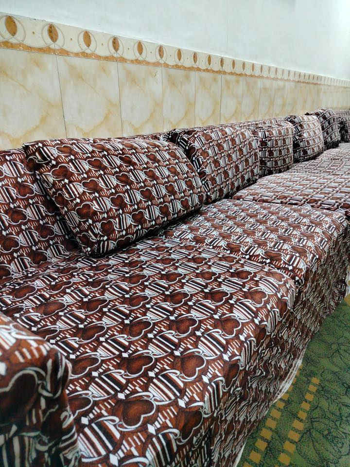 تخم 4قطع طول متر ونص وركنية نضيف جدا السعر 250الف واتساب ***********
