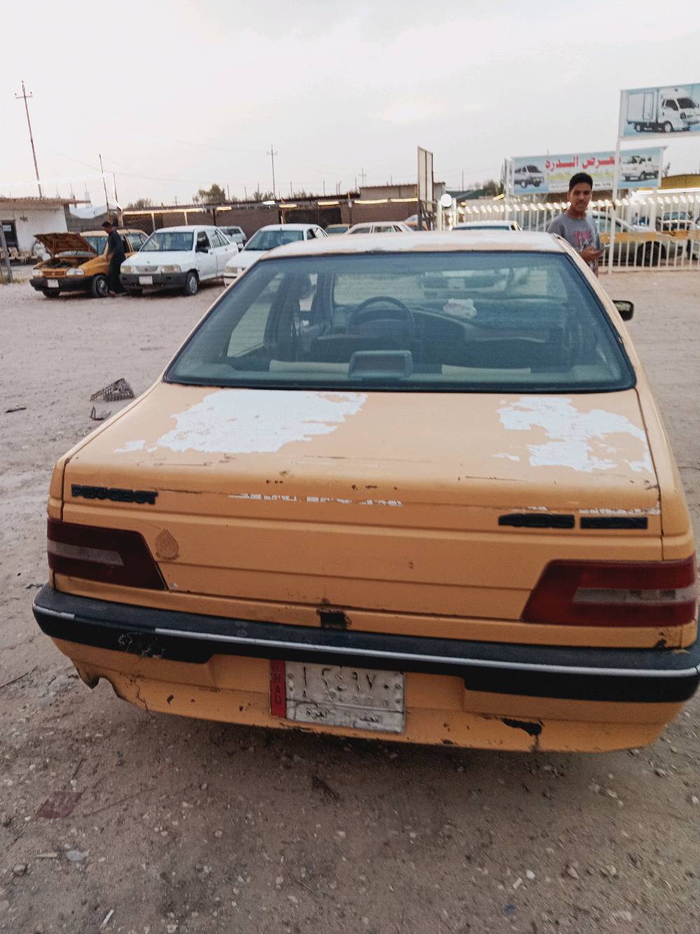 بيجو ٤٠٥ موديل ٢٠١٠ السارة مصفرة هيئة وغرامات كير ومكينة حلوات حدادية جديدة السيارة رقم نجف وراعيها بل نجف مداور ثاني يوم