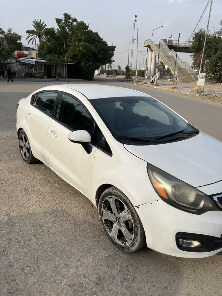 كيا ريو موديل 2013 وارد امريكي ضربتها موضح بلصور  مكينة 1600
كفالة مكينة ناعمة
وكير 
وشاصي 
ماشية 116 
سيارة مال بيت مو بياع شراي 
تستلم جاهز سنوية ورقم وغرمات جديد
  سعر سيارة ب82 وبيها مجال بسيط 
سيارة جاردة وبيها نقوصات جدا بسيطة 

مكان سيارة بغداد 
***********‬
