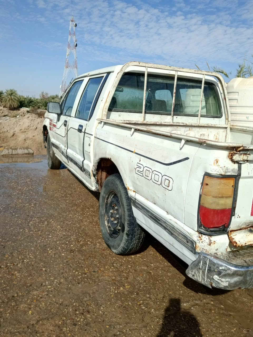 السلام عليكم سيارة بيكب مستبوشي موديل 93رقم الماني مداور مكينة وكير وشاصي واكسن كفالة سعرها 25مكاني سماوة مركز رقم الهاتف***********
