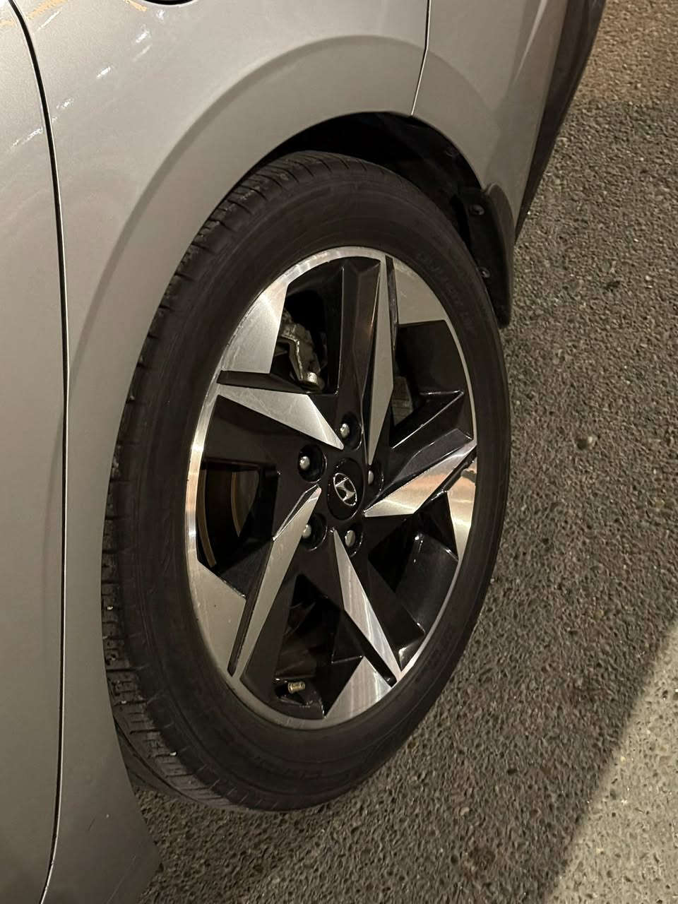 السلام عليكم هونداي النترا 2022 لون.سلڤر للبيع فقط. صور. الحادث مرفقه بالمنشور سعة المحرك:- 2000دوش
60m .عداد المشي O
• الموديل 2024
• فتحه سقف
• الون سلفر
0 شاشة دجيتل متصلة بلكامل
• بصمة تشغيل
• بصمة أبواب
• سايد بريك بصمه
• بصمة صندوق
• تشغيل عن بعد
• رادار امامي رادار خلفي وجانبي
• مانع تصادم بريك ذكي
• مدخلين شحن واوكس
• تبريد بيانو منفصل
• دشبول لد بلادي الوان
• كاميرا خلفية دوارة
• كراسي تدفئة
• مانع تصادم
• حساسات اطارات
Cross مثبت سرعه 0
• اضوية اماميه LED
• نضام ترحيب عند الاقتراب
• مانع انزلاق
• تدفئة بالكشنات
• تدفئة ستيرن
• دخول ذكي
• نظام قيادة ذاتية
• انارة اضوية اوتوماتي

نظام GPS + خرائط
(eco, Nor, sport) أنظمة قيادة 30
• شاشة اعطال الكترونية
• زر عرض الكاميرا
• شحن واير ليس
***********
السعر 167 وبي مجال بسيط
