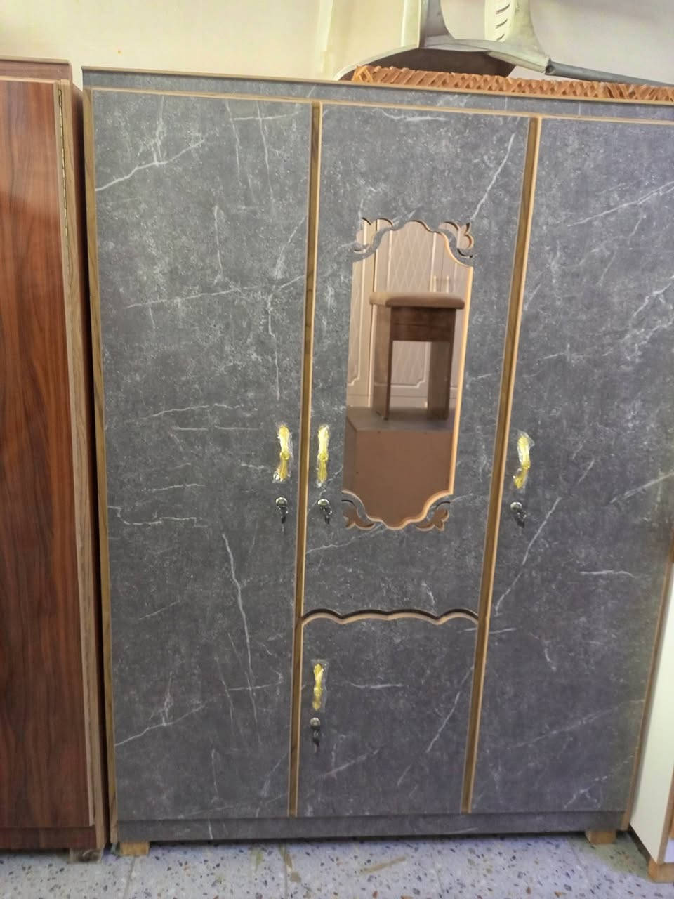 العنوان كركوك معرض يونس نجار للاستفسار ***********
