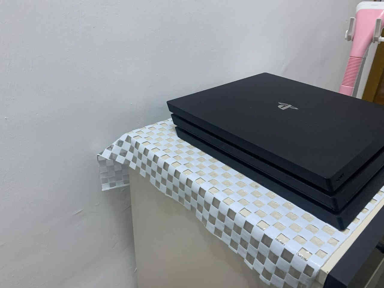 بلي 4برو مهكر وياا 20 لعبه 
فيفه 25 
بيس 25 
ملحقات  اصليه نضافه 90 ستخدام قليل
مكان ناصريه مركز سعر 350 
***********
