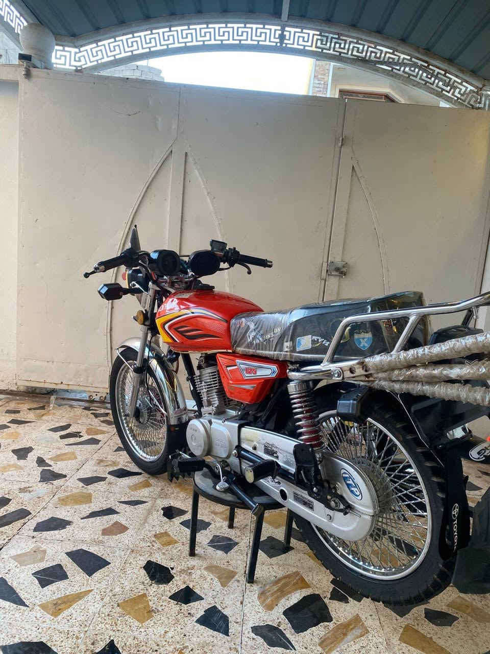 السلام عليكم دراجه تايكر موديل 25 خمسه كير الدراجه مثل ما موضح بل صوره متروسه غراض صلنصه فتحتين واقيه وام بي ثري    بـ𝐵𝐴𝑆ـس الاشاره اليسره ما تشتغل والمازده مبدله فقط مكينتها شرط مامفتوح عواني سامراء الرقم ***********
