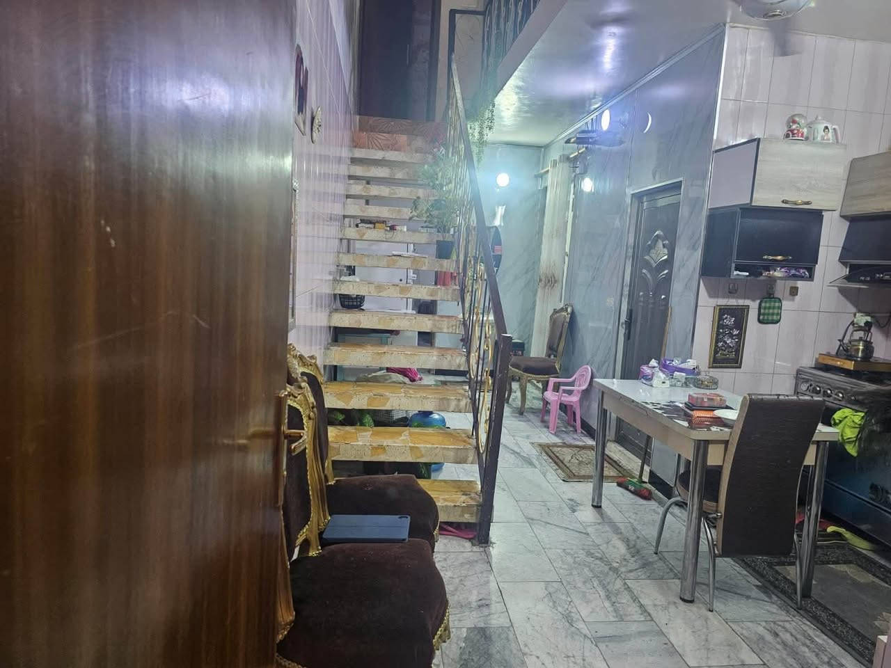 للبيع✅
88م.      22x4

🔸بناء نظيف/بناء مستقل/طابقين/غرف نوم عدد(3)
الموقع📍الشعب-حي التجار
🔸السعر:210 وقابل للتفاوض

مكتب الثقة للعقار
حي اور-شارع نادي النفط-مقابل مركز سناريا لطب الاسنان
***********📳
***********📳
