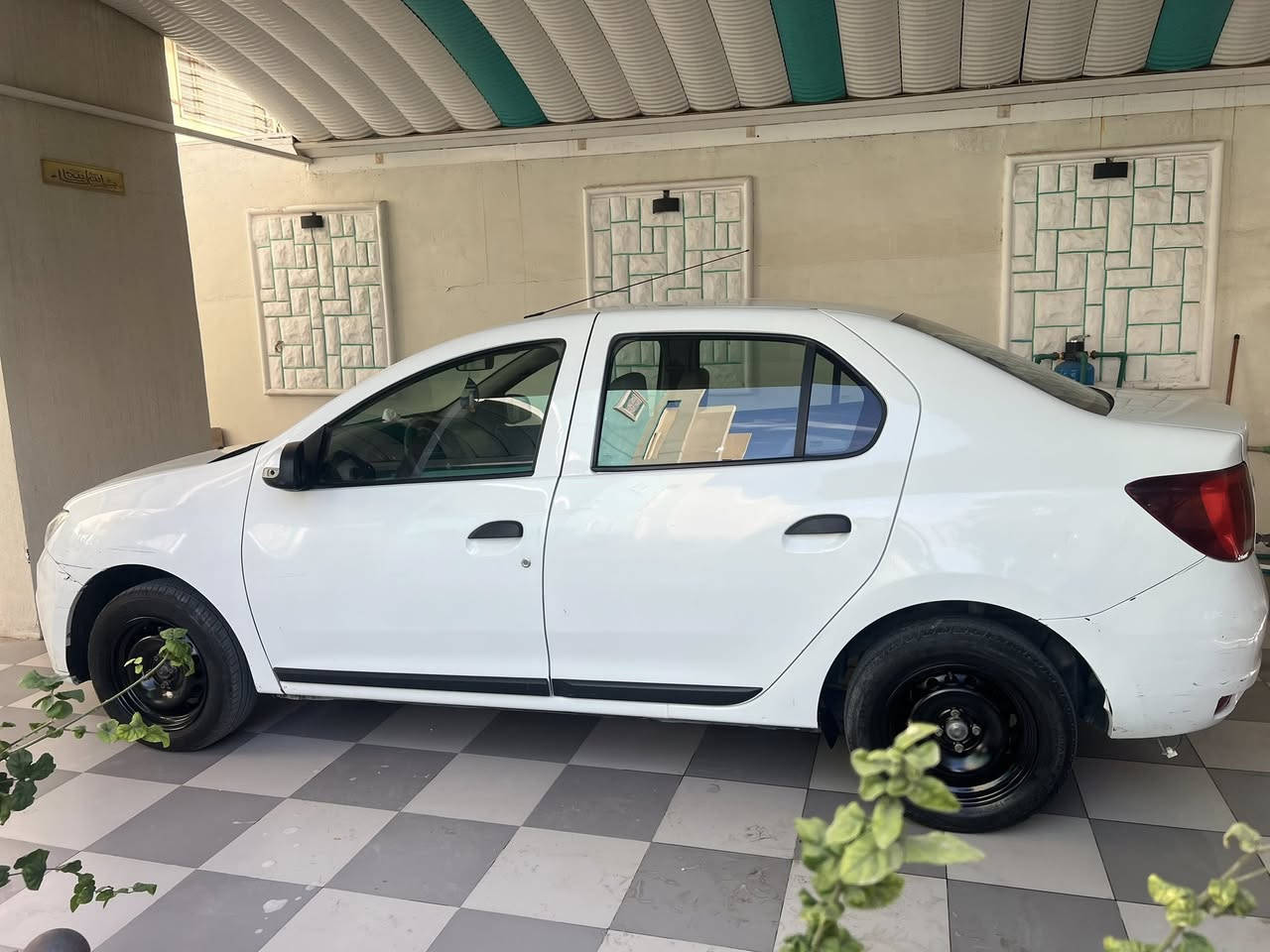 للبيع رينو سمبل
موديل 2020
كفاله عامه 
السونار امامك موضح كولشي
مكينه گير حداديه خير من الله 
حره

مكاني النجف 

السعر 89 ورقه

***********

***********
