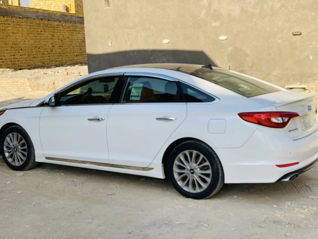 السلام عليكم 
سوناتا امريكي 2015 باسمي سنويه جديده 
لايت زنون +سستم صوت
فوول السياره 1/1 
تبريد خير من الله
بيهه صفحه صبغ راح اخليك صورهه والتفاصيل 
كلهه بالمنشور سعره 109 وبيه مجال قليل كلش 
رقم صاحب السياره 
***********
مكان السياره ناصريه
